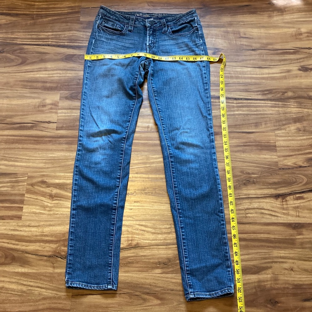Woman’s cotton/spandex jeans, size 5.